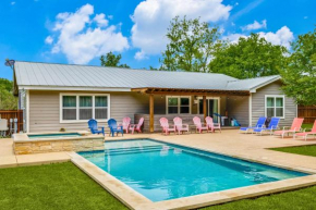 Private Pool & Hot Tub! Charming Hill Country Home Minutes to Wineries/Shops!